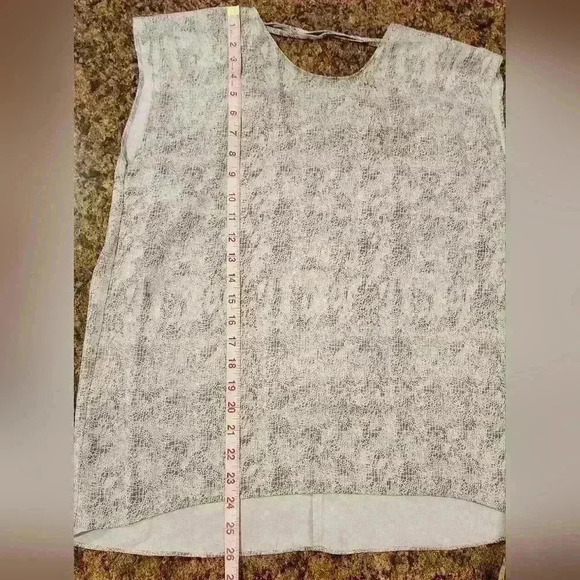 Women's Calvin Klein Reptile Pattern Gray Blouse Sz XS $59 - Picture 9 of 10